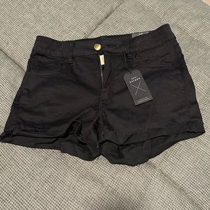 American Eagle AEO Sateen Hi-Rise Shortie Black Size 10 NWT